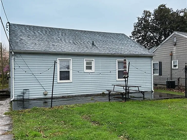 2415 Linden Ave — Photo 50