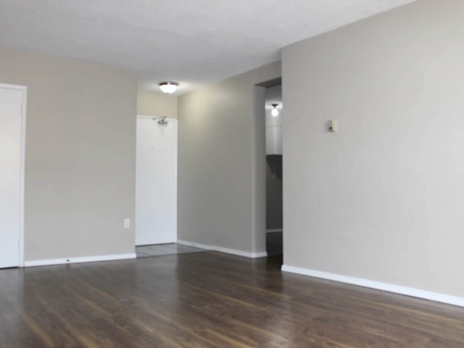 Laurentian Apartments — Photo 3