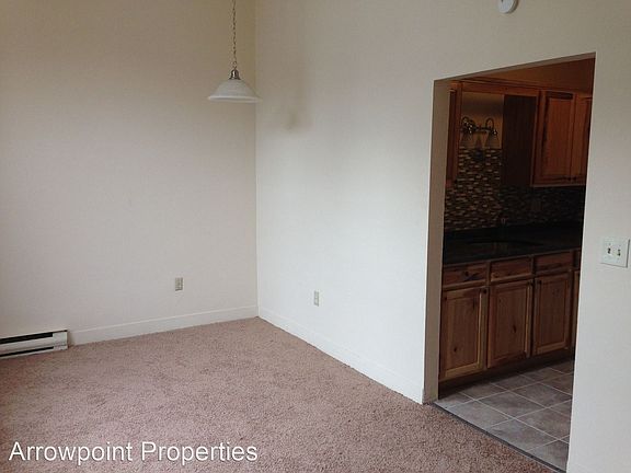 4th image of 256 Essex St APT 203