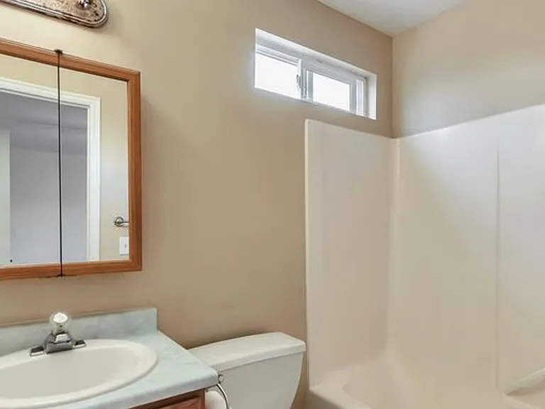 402 N 880 E — Photo 14