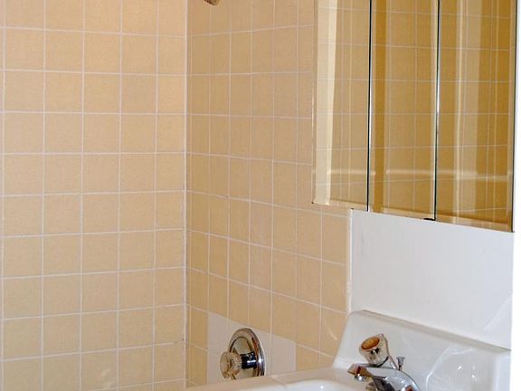 5th image of 748 Poli St APT B