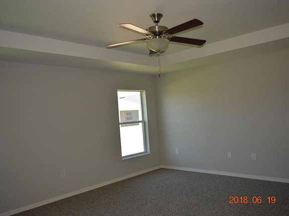 5th image of 406 Saint Georges Cir