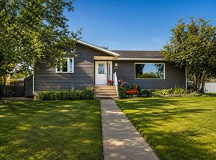 422 W 15th St E, Drumheller, AB T0J0Y5