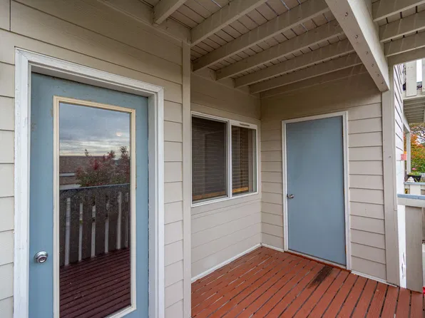 320 SE Barrington Dr APT A201, Oak Harbor, WA 98277