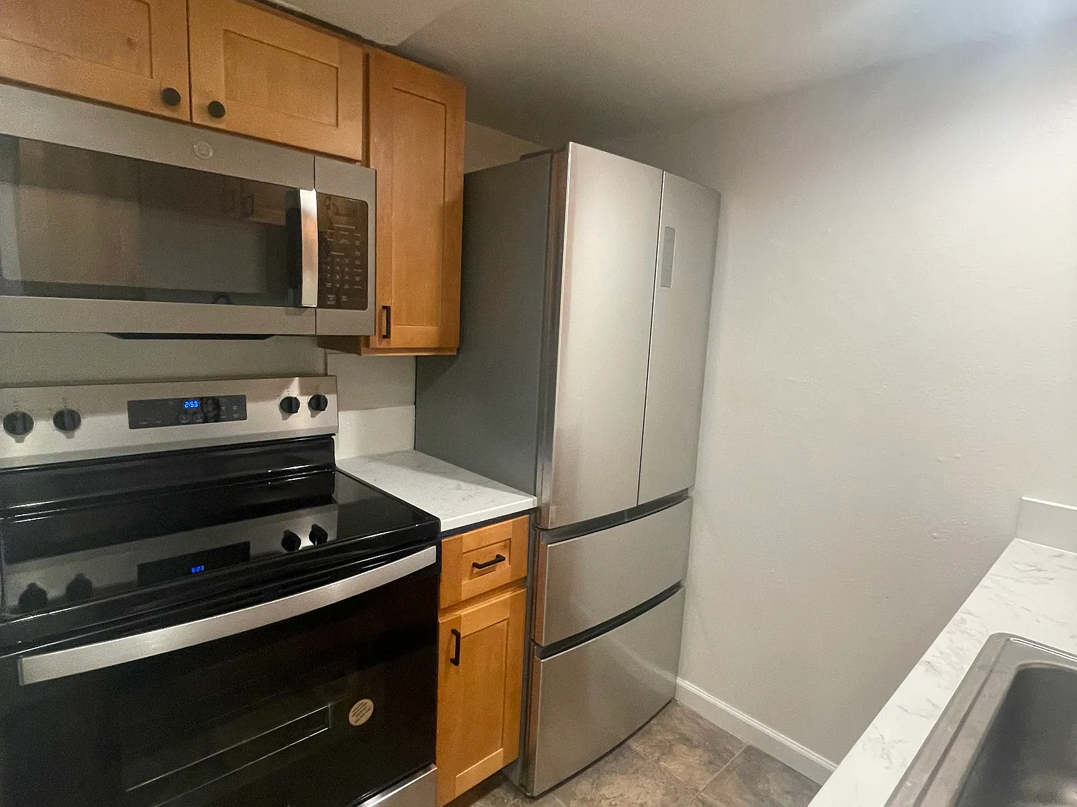 2 bed, 1000 sqft, $1,600 — Photo 3