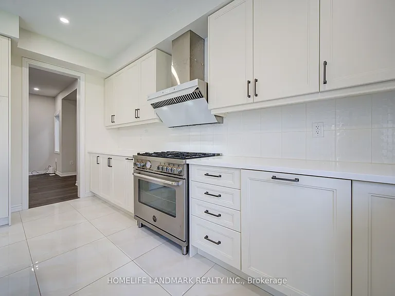 18 Kenneth Ross Bnd — Photo 23