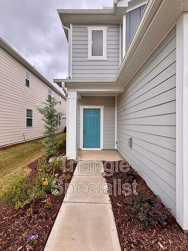 3 bed, 2.5 bath, 1601 sqft, $1,950 — Photo 3