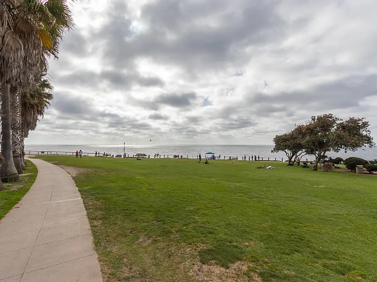 1039 Coast Blvd #E — Photo 20