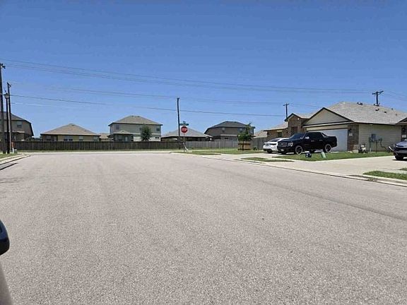 Exterior Neighborhood (street photo)