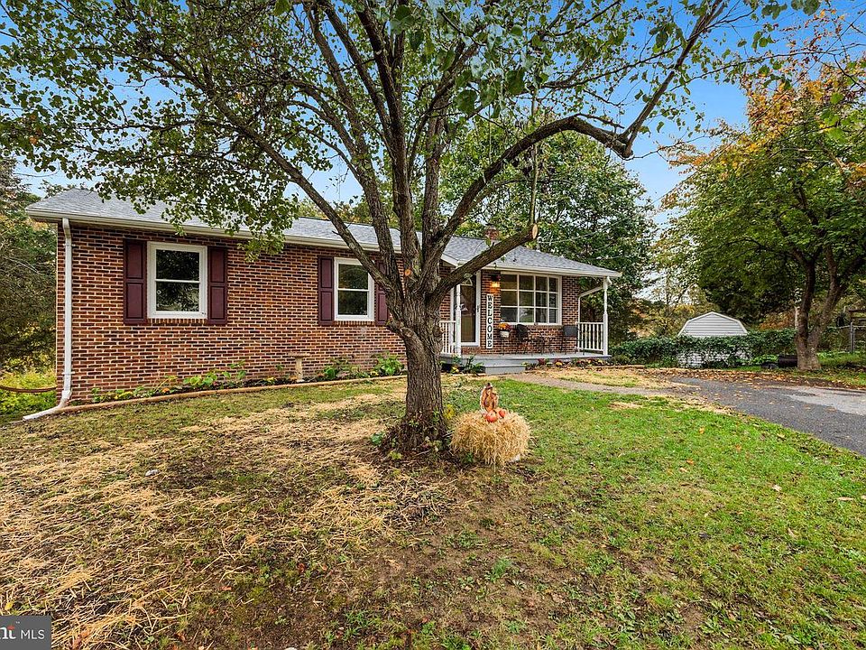 1st image of 128 Edgewood Dr