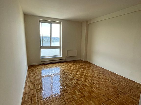 Bedroom, fits king size bed