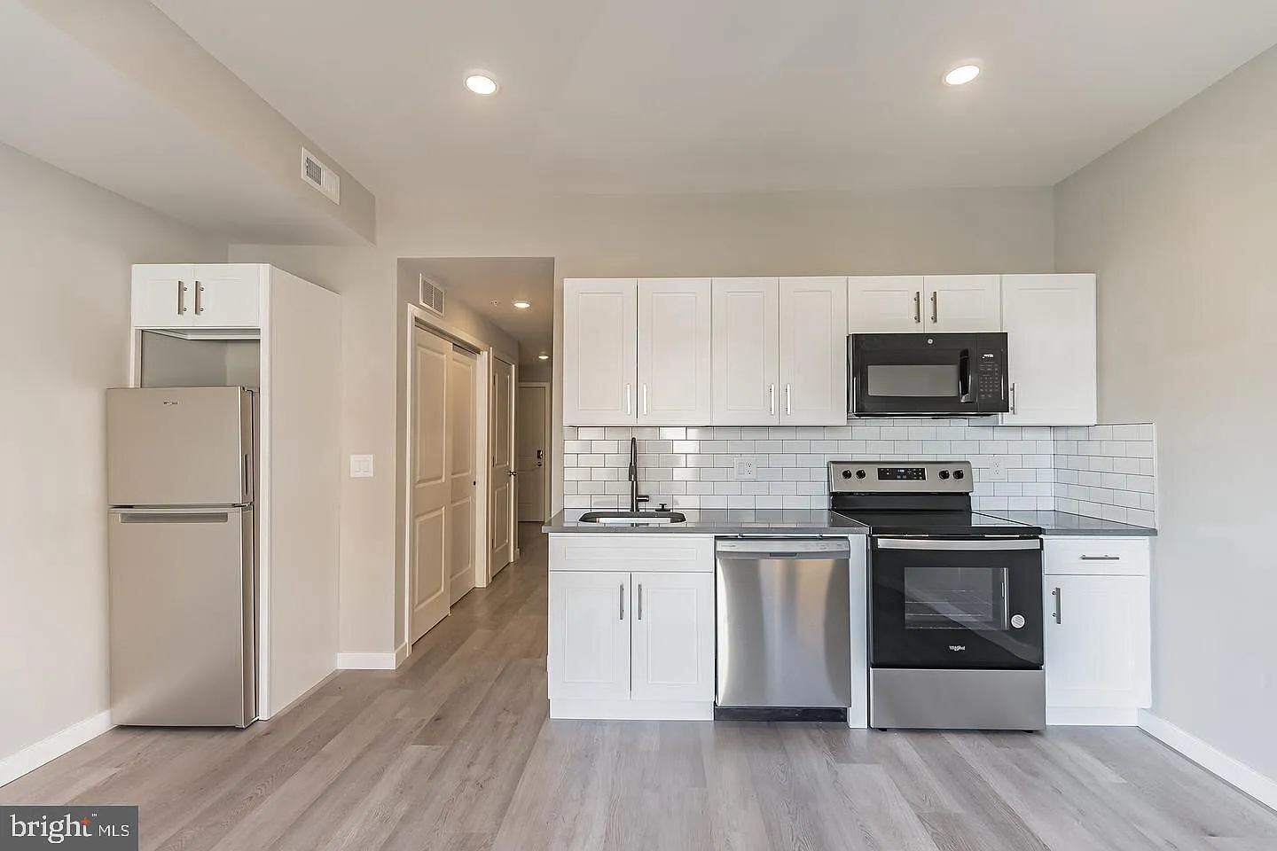 1 bed, $1,295 — Photo 3