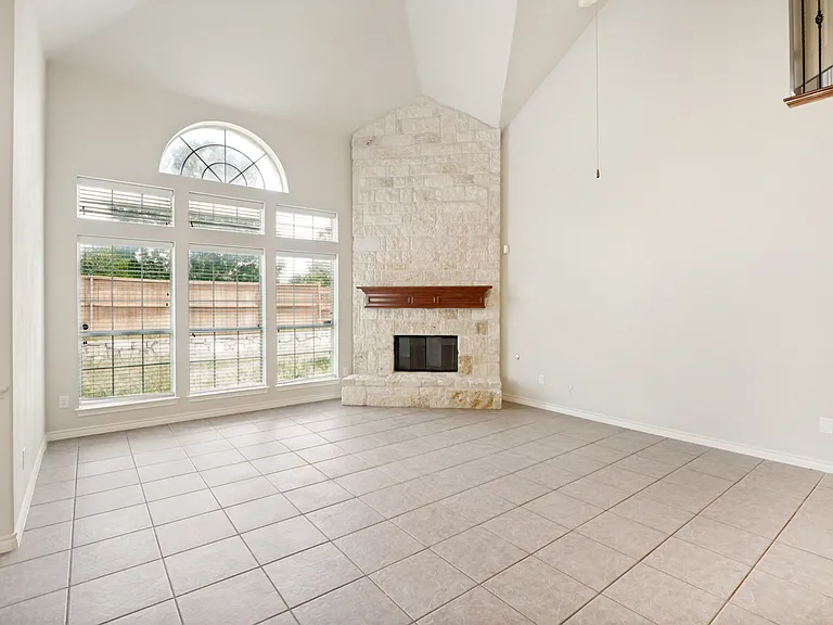 11800 Pondview Ln — Photo 8