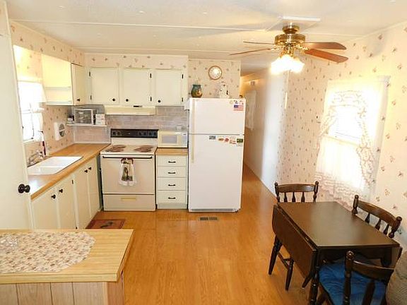 5th image of 11120 Bluebird Dr