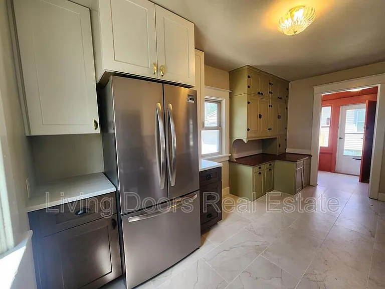 602 C St — Photo 3
