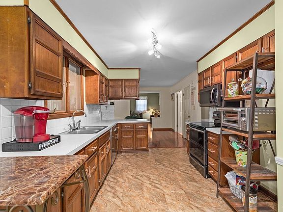 2nd image of 4567 Meadowridge Dr