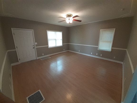 2nd image of 929 Pawnee St