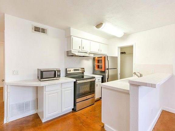 4th image of 2302 Eastside Dr #11