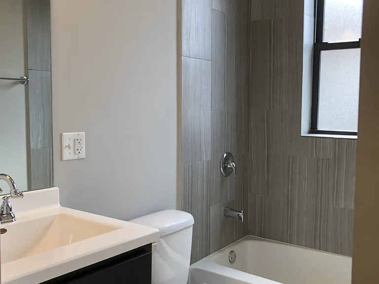 6704 N Artesian Ave — Photo 7