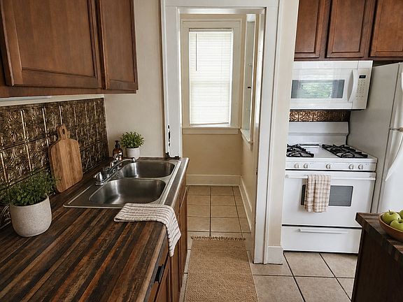 3rd image of 406 W Green St #1