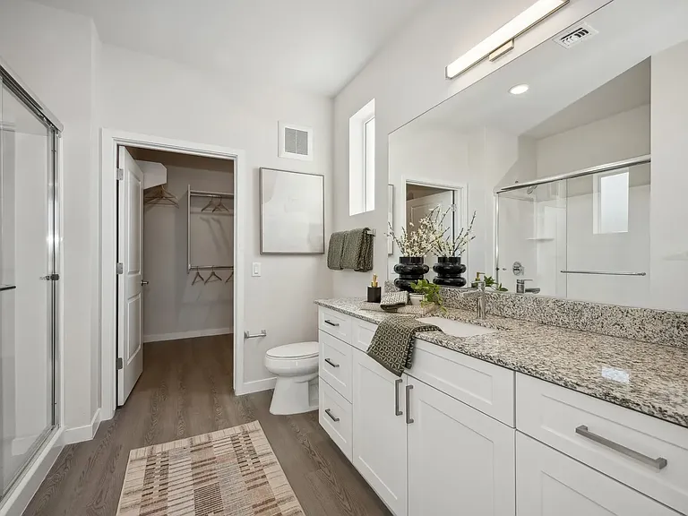 Longbow Luxury Apartments — Photo 54