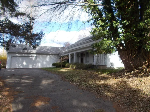 725 Holt Rd, Webster, NY 14580
