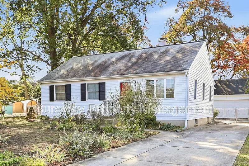3 bed, 2.0 bath, 1008 sqft, $2,600 — Photo 2