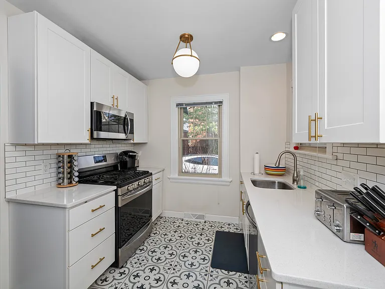 3318 Claramont Ave — Photo 7