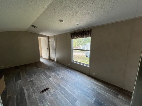 100 Tuckaway Dr #15, Piedmont, AL 36272