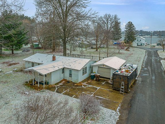 2nd image of 46812 Sycamore Dr
