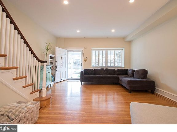 4th image of 3415 Midvale Ave