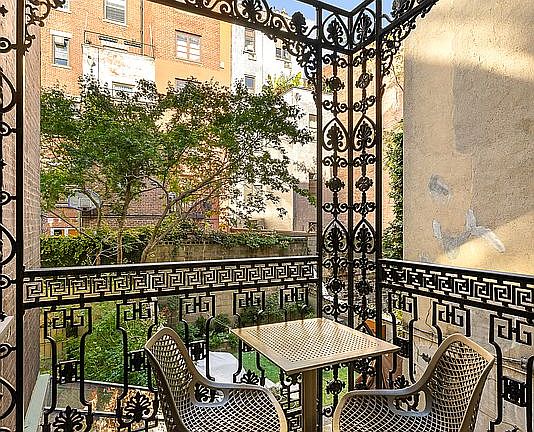3rd image of 133 W 75th St