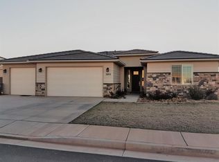 3893 S Steeplechase Rd, Washington, UT 84780
