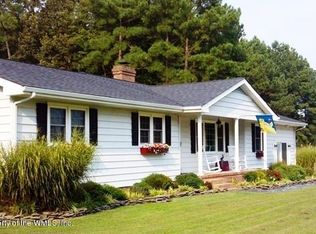 512 Put In Creek Rd, Mathews, VA 23109