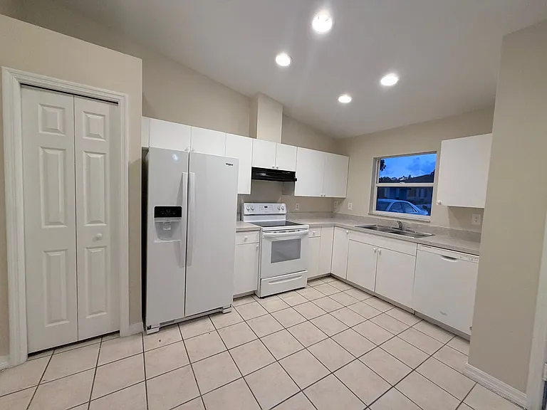 4538 Golfview Blvd — Photo 3