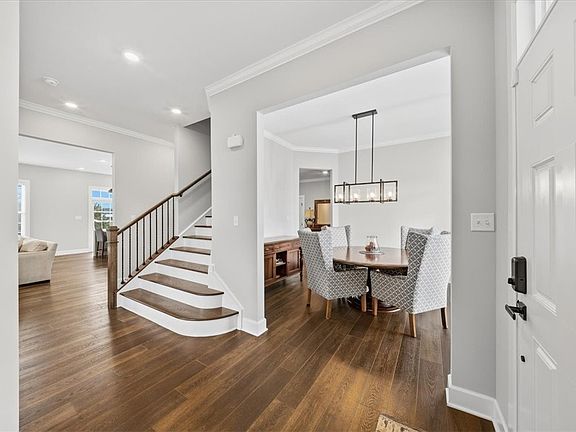 3rd image of 3026 Spruce Rd