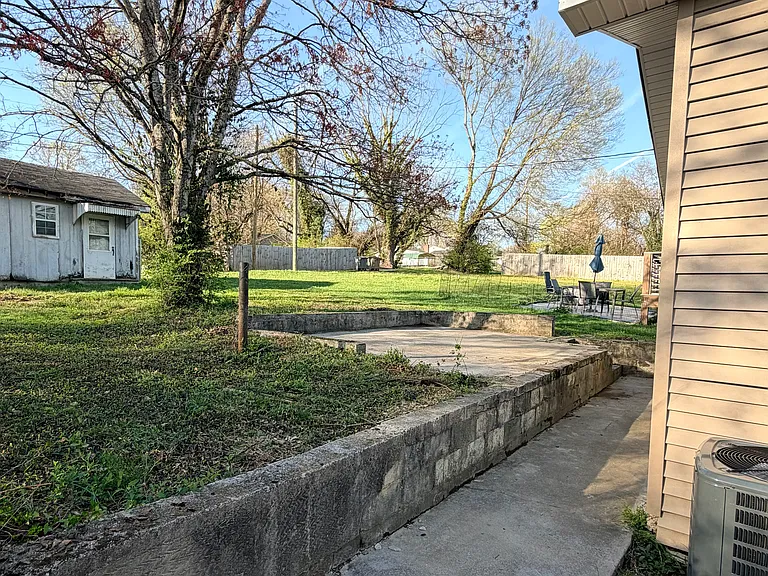 2321 E Glenwood Ave — Photo 19