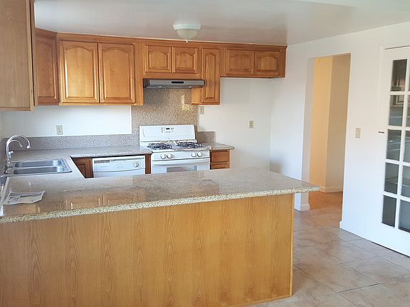 5th image of 2208 Electra Ave