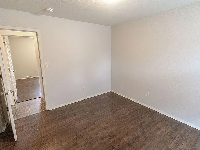 1015 W Ash St — Photo 15