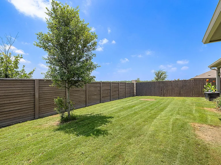 424 Sebring Cir — Photo 26