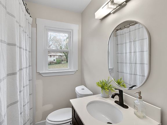5th image of 488 Park Valley Dr NW