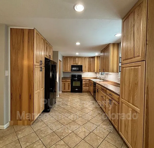 2255 S Clermont St — Photo 9