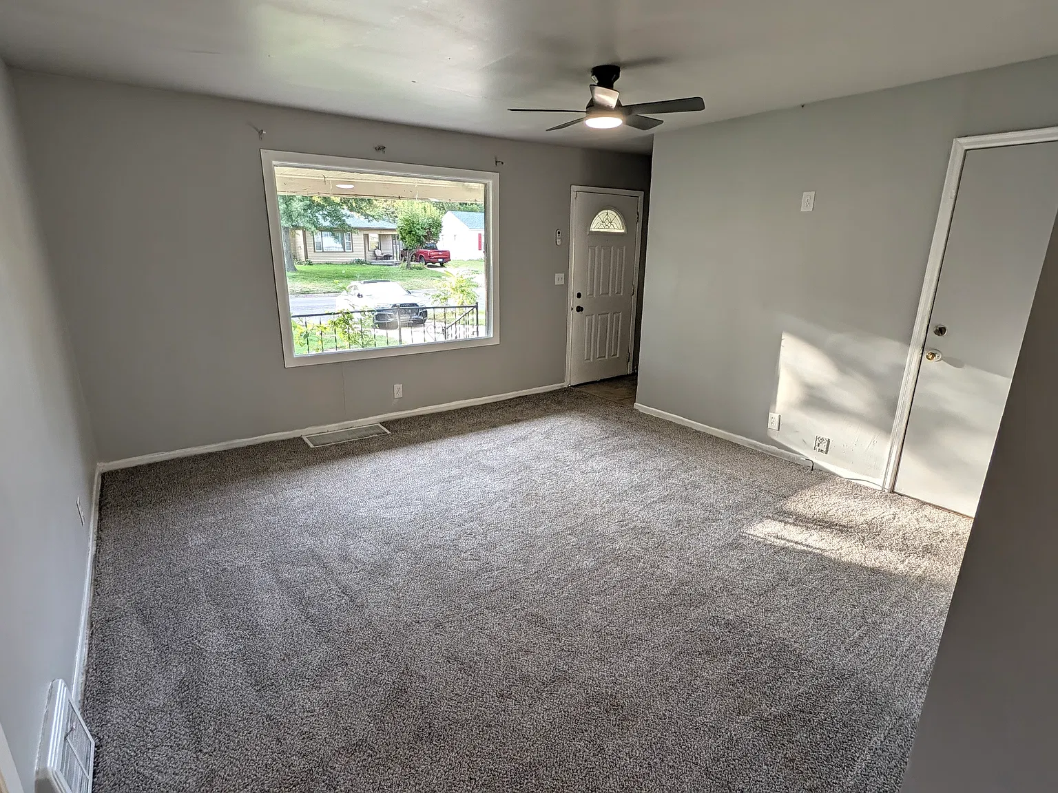 2 bed, 768 sqft, $950 — Photo 2