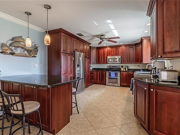 4th image of 616 SW 51st Ter