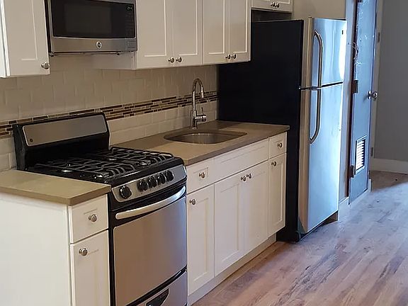 3rd image of 144 Manhattan Ave APT 3L