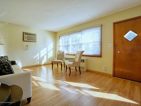 5th image of 215 Fairbanks Ave
