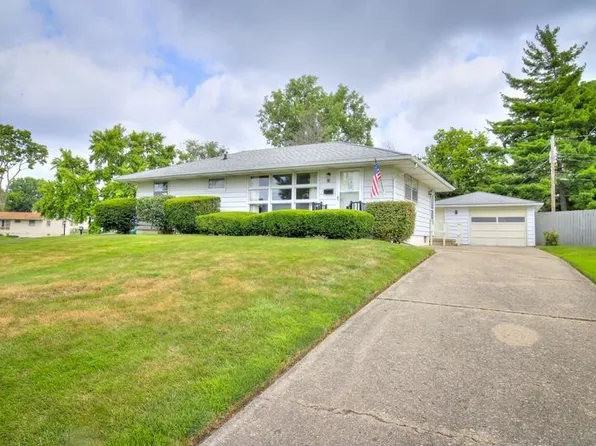 28 Sandcreek Dr, Decatur, IL 62521
