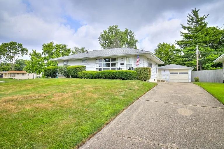 28 Sandcreek Dr photo 1