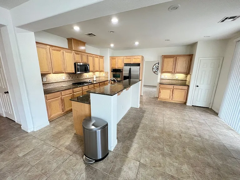 742 Canary Wharf Dr — Photo 14
