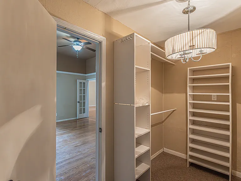 5203 Sutton Ct — Photo 23